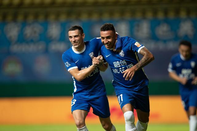 华体会下载-【中超】戴维森建功谢鹏飞破门 广州城0比3武汉三镇